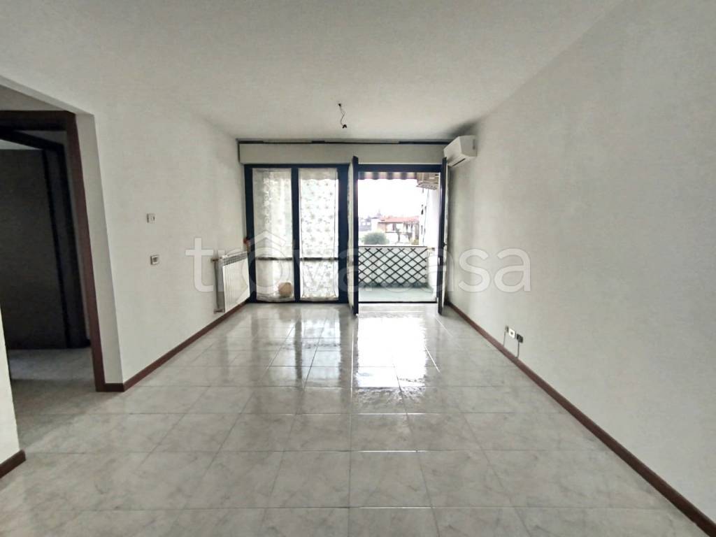 appartamento in vendita ad Erba