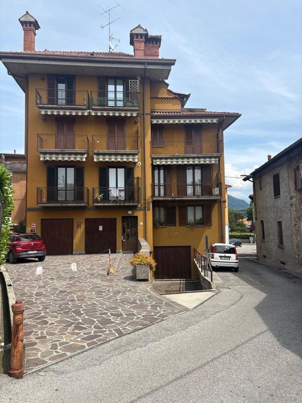 appartamento in vendita ad Erba