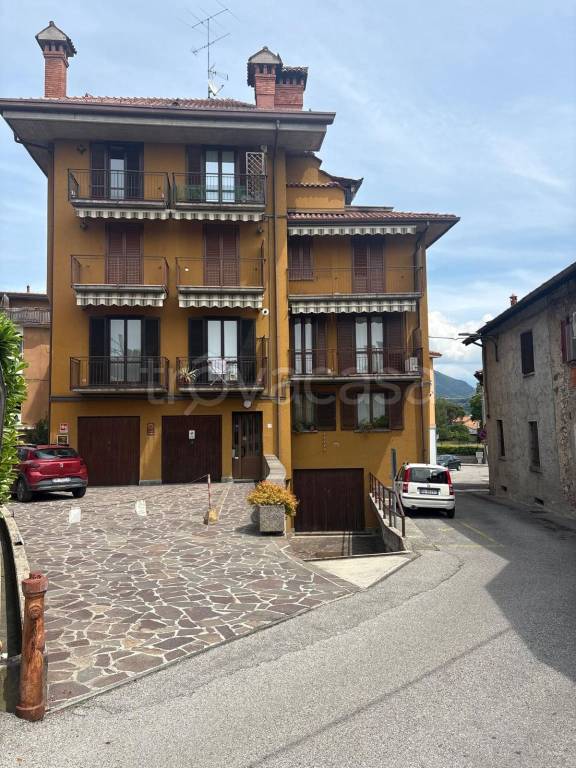 appartamento in vendita ad Erba