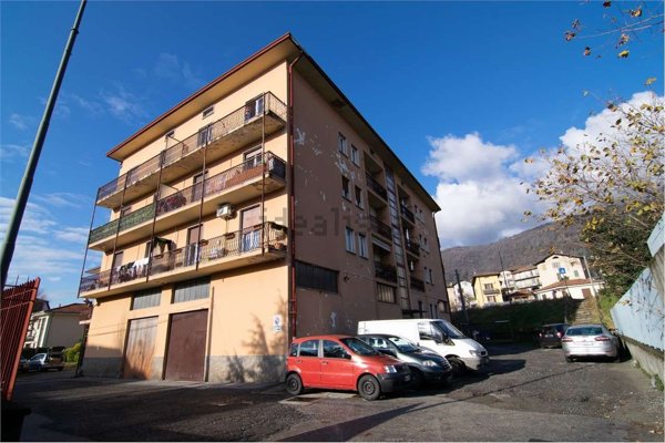 appartamento in vendita ad Erba