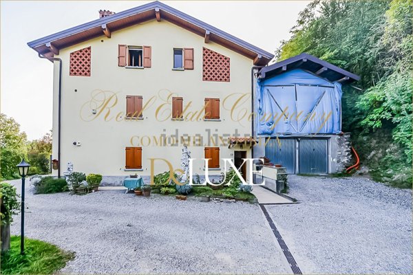 appartamento in vendita ad Erba
