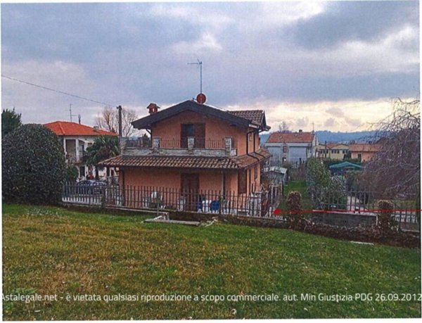 casa indipendente in vendita ad Erba