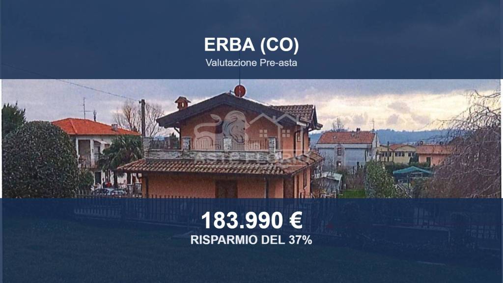 casa indipendente in vendita ad Erba