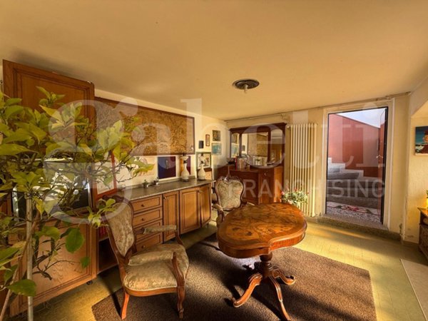 casa indipendente in vendita ad Erba