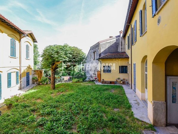 appartamento in vendita ad Erba