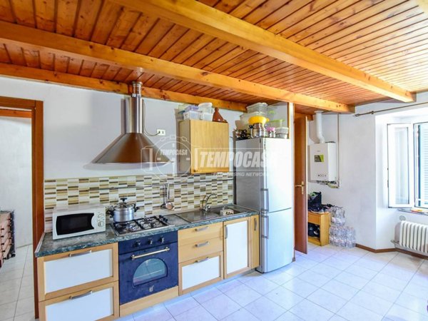 appartamento in vendita ad Erba