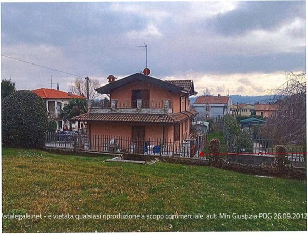 casa indipendente in vendita ad Erba