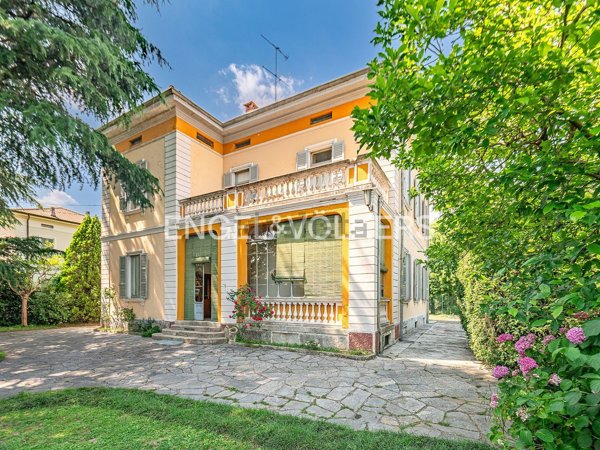 casa indipendente in vendita ad Erba