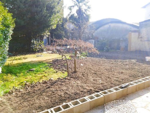 appartamento in vendita ad Erba