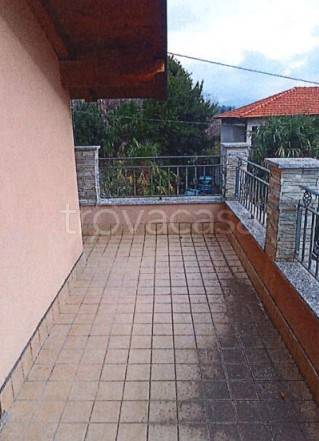 casa indipendente in vendita ad Erba
