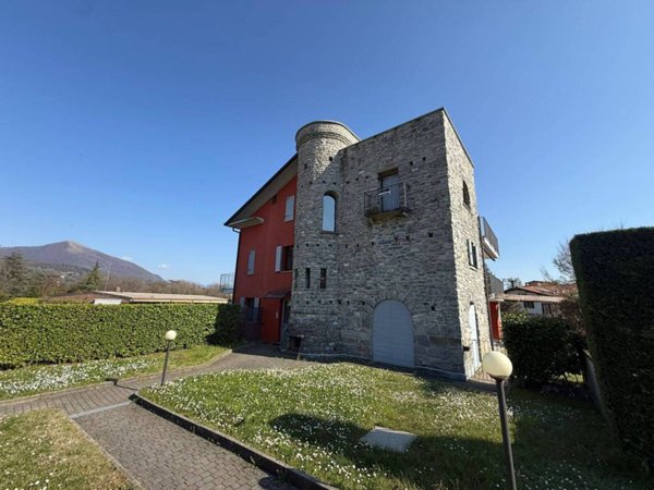 appartamento in vendita ad Erba