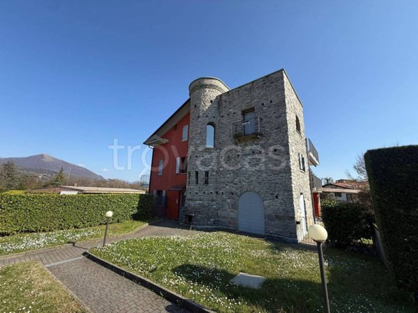 appartamento in vendita ad Erba