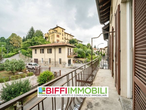 appartamento in vendita ad Erba