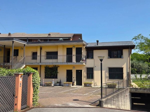 appartamento in vendita ad Erba