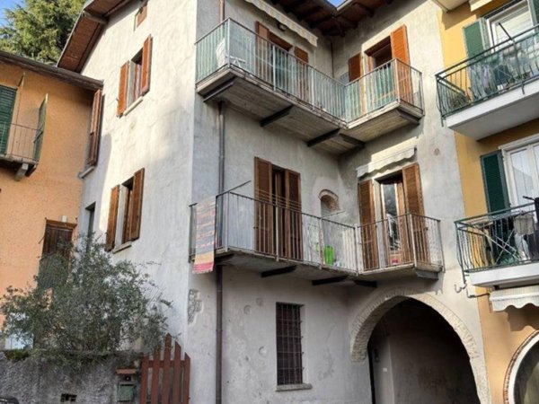 appartamento in vendita ad Erba