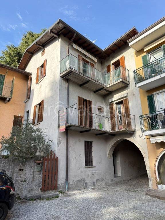 appartamento in vendita ad Erba