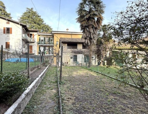 appartamento in vendita ad Erba