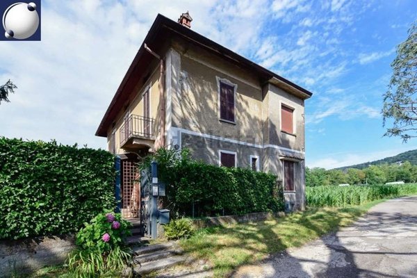 casa indipendente in vendita ad Erba