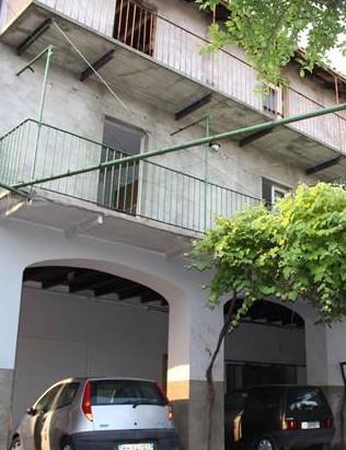 casa indipendente in vendita ad Erba