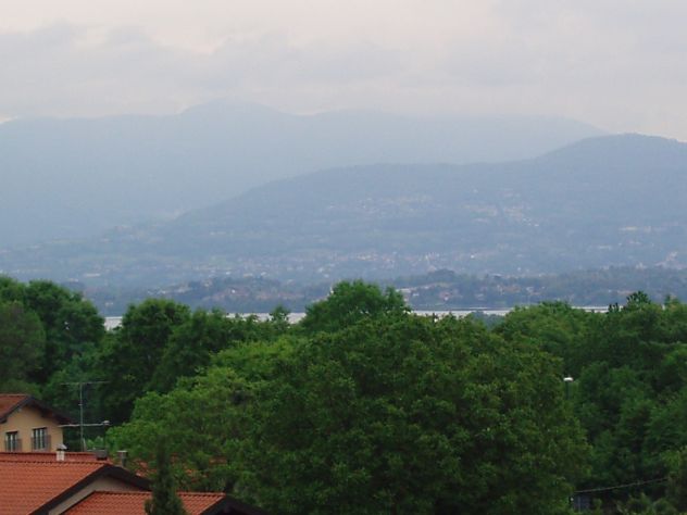 casa indipendente in vendita ad Erba