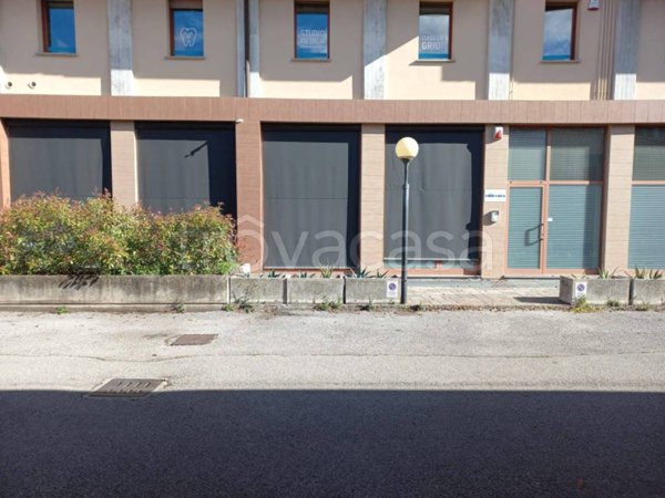 ufficio in vendita ad Erba