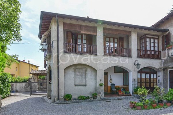 appartamento in vendita ad Erba