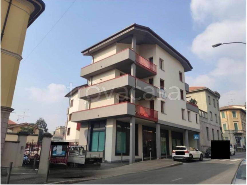 appartamento in vendita ad Erba