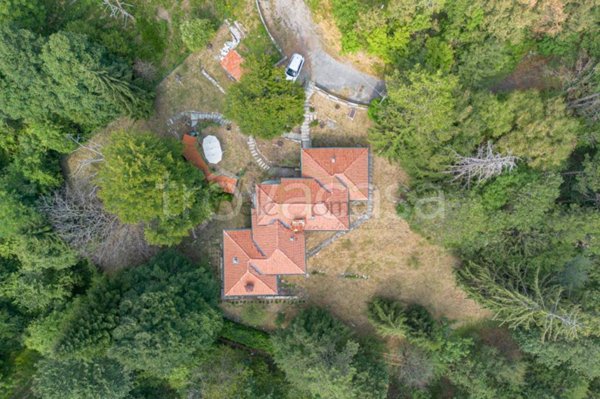 casa indipendente in vendita ad Erba