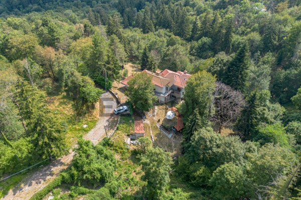 casa indipendente in vendita ad Erba