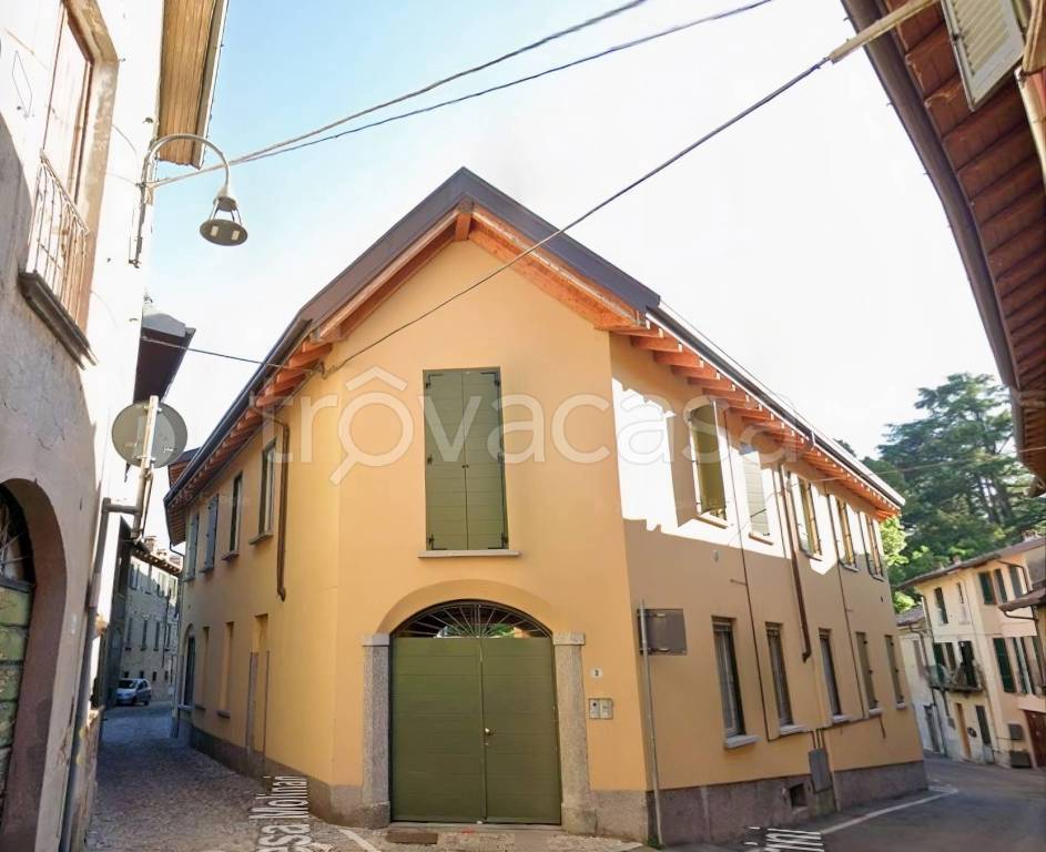 appartamento in vendita ad Erba