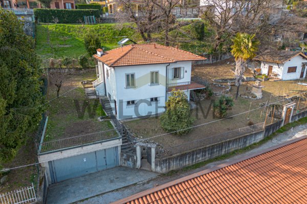 casa indipendente in vendita ad Erba