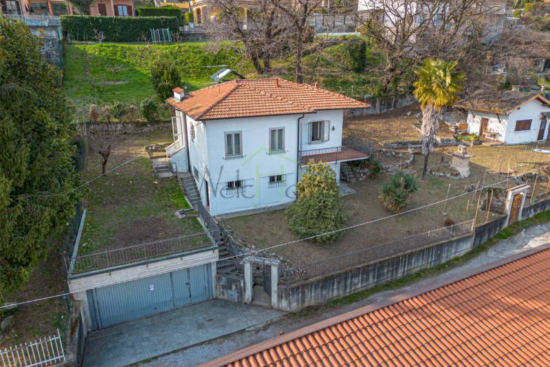casa indipendente in vendita ad Erba