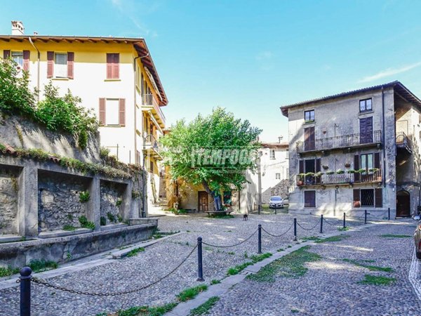 appartamento in vendita ad Erba