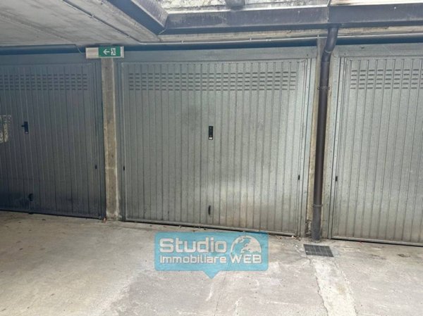 box auto in vendita ad Erba