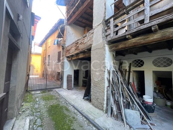 appartamento in vendita ad Erba