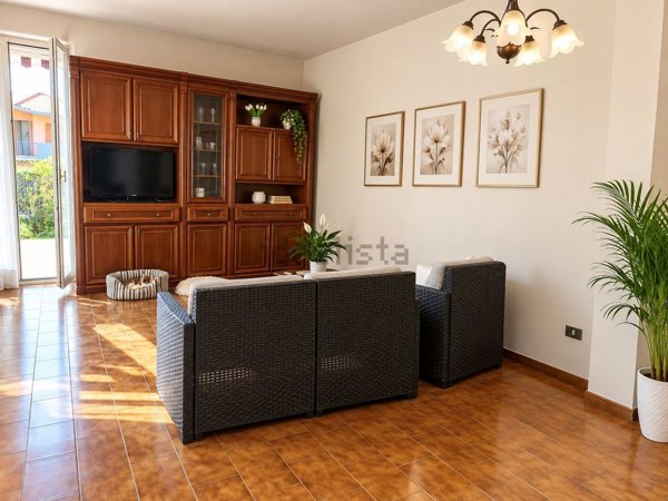casa indipendente in vendita ad Erba