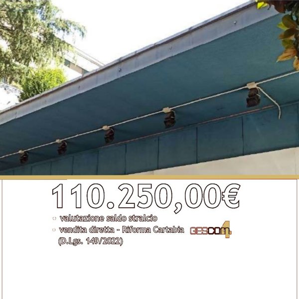 negozio in vendita ad Erba
