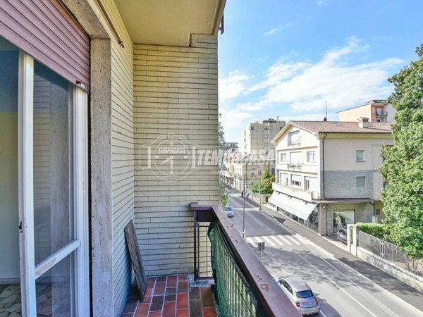 appartamento in vendita ad Erba