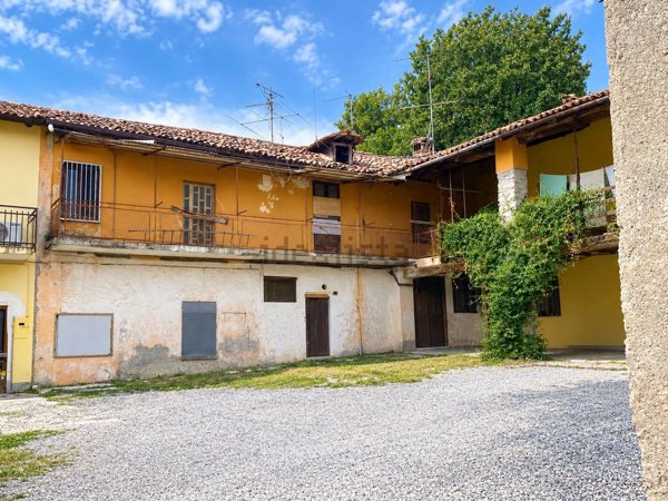 casa indipendente in vendita ad Erba