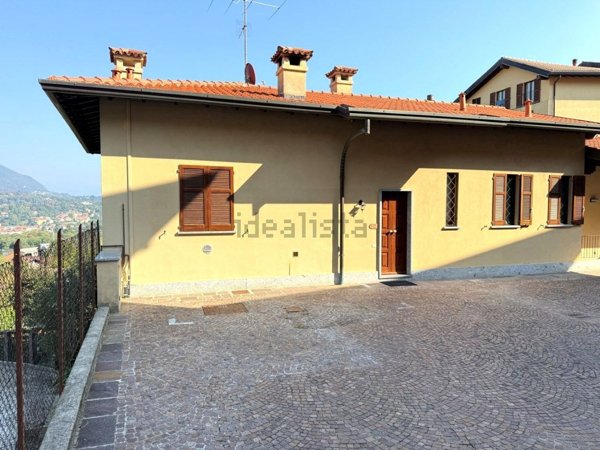 appartamento in vendita ad Erba
