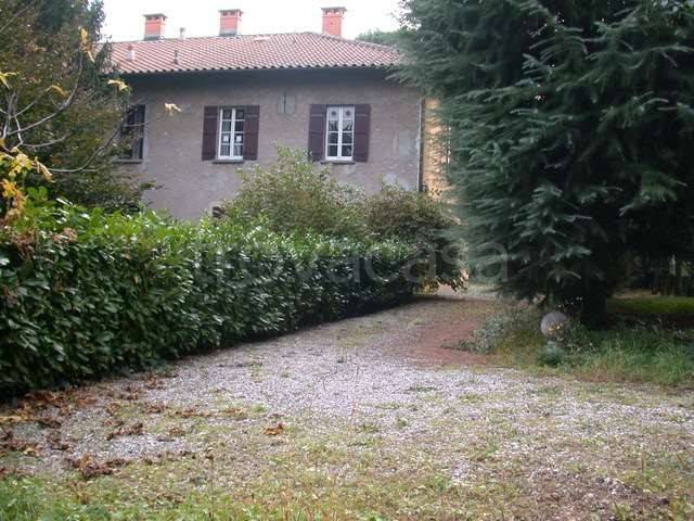 appartamento in vendita ad Erba