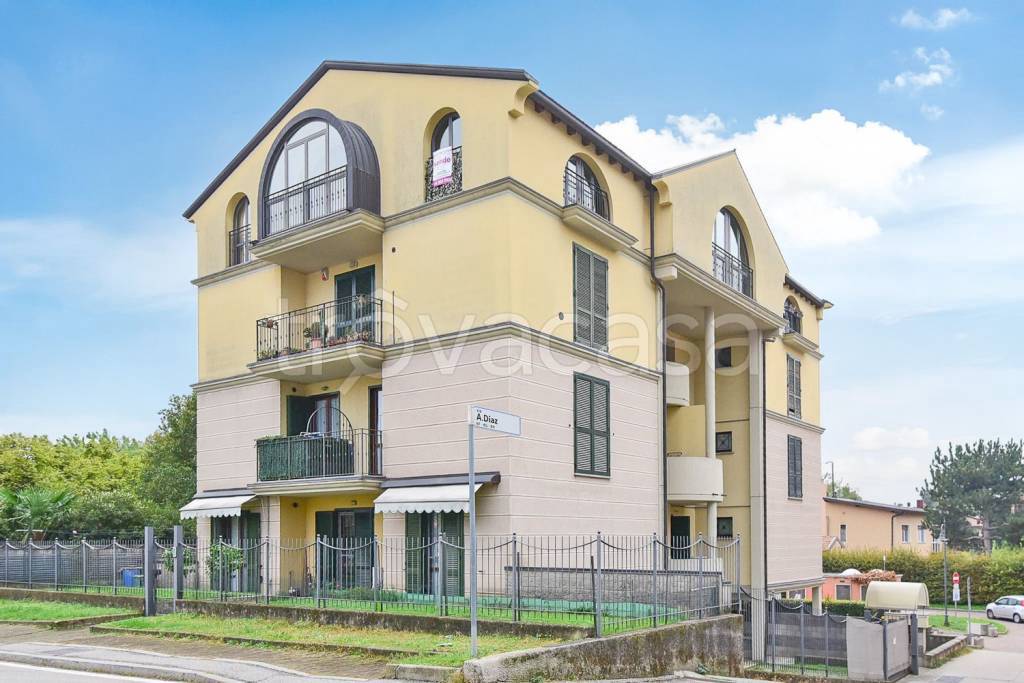 appartamento in vendita ad Erba