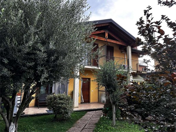 casa indipendente in vendita ad Eupilio