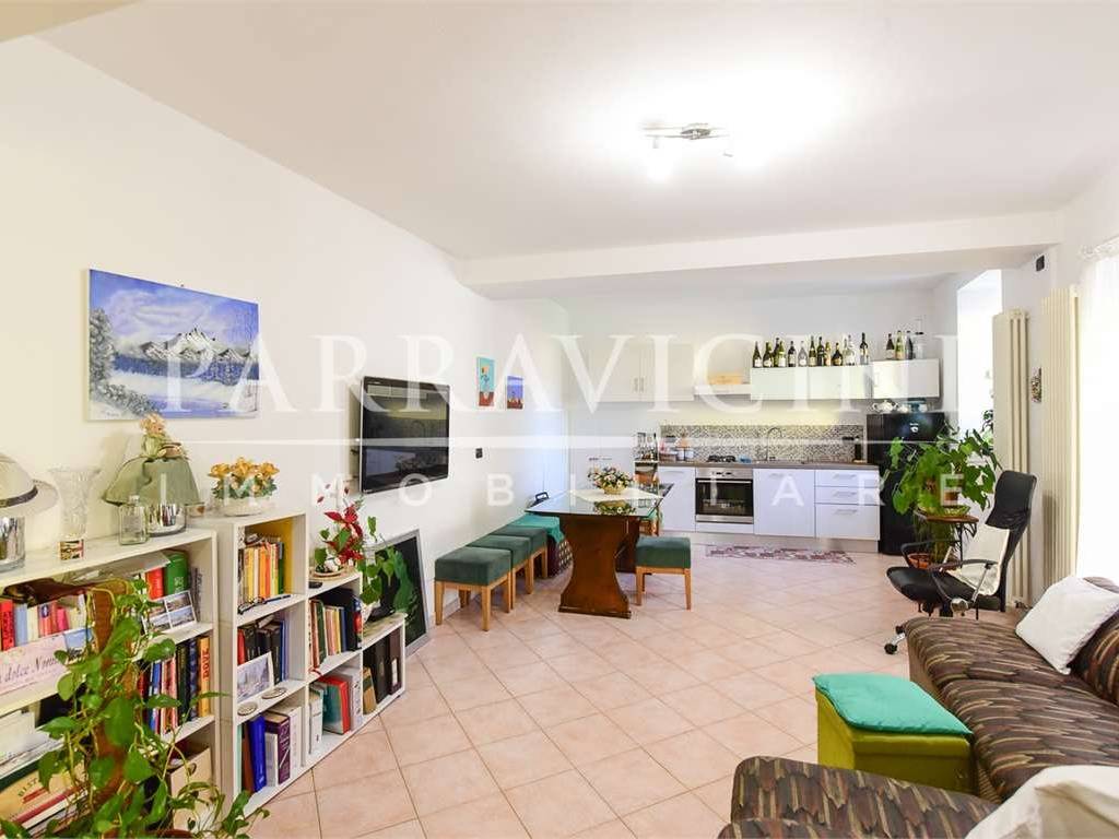 appartamento in vendita ad Eupilio in zona Carella