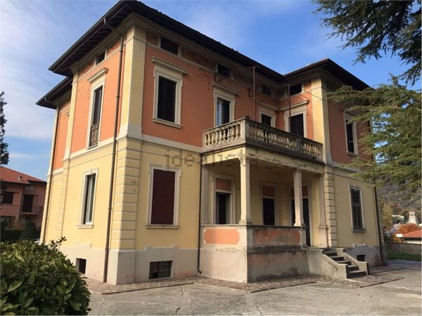 casa indipendente in vendita ad Eupilio