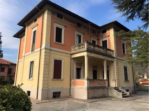 casa indipendente in vendita ad Eupilio in zona Mariaga