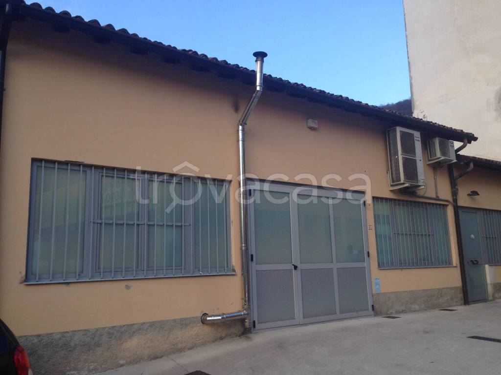 locale commerciale in vendita ad Eupilio
