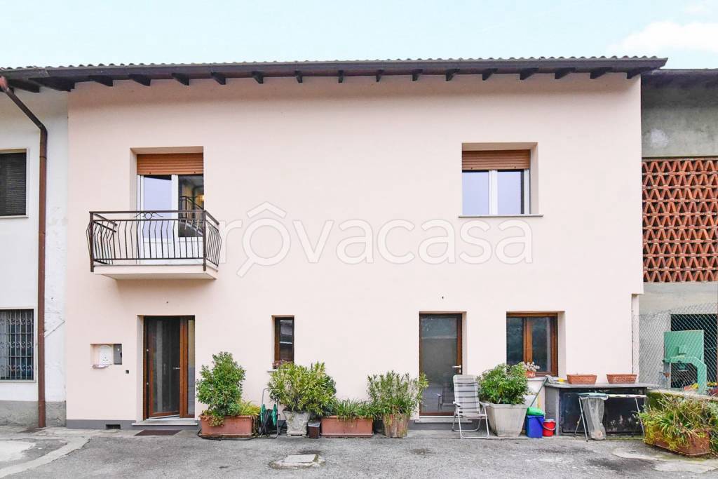 casa indipendente in vendita ad Eupilio
