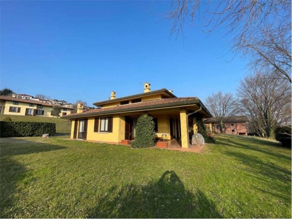 casa indipendente in vendita ad Eupilio in zona Penzano