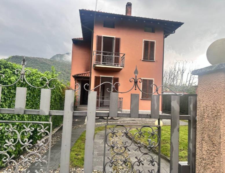 casa indipendente in vendita ad Eupilio